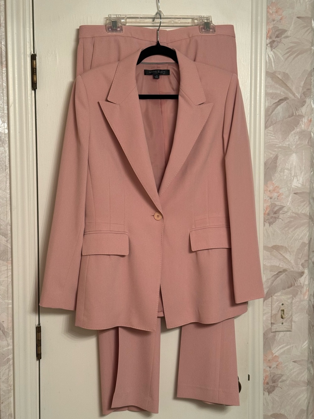 Anne Klein Dusty Rose Women's Blazer & Trousers Pantsuit - Picture 2 of 9